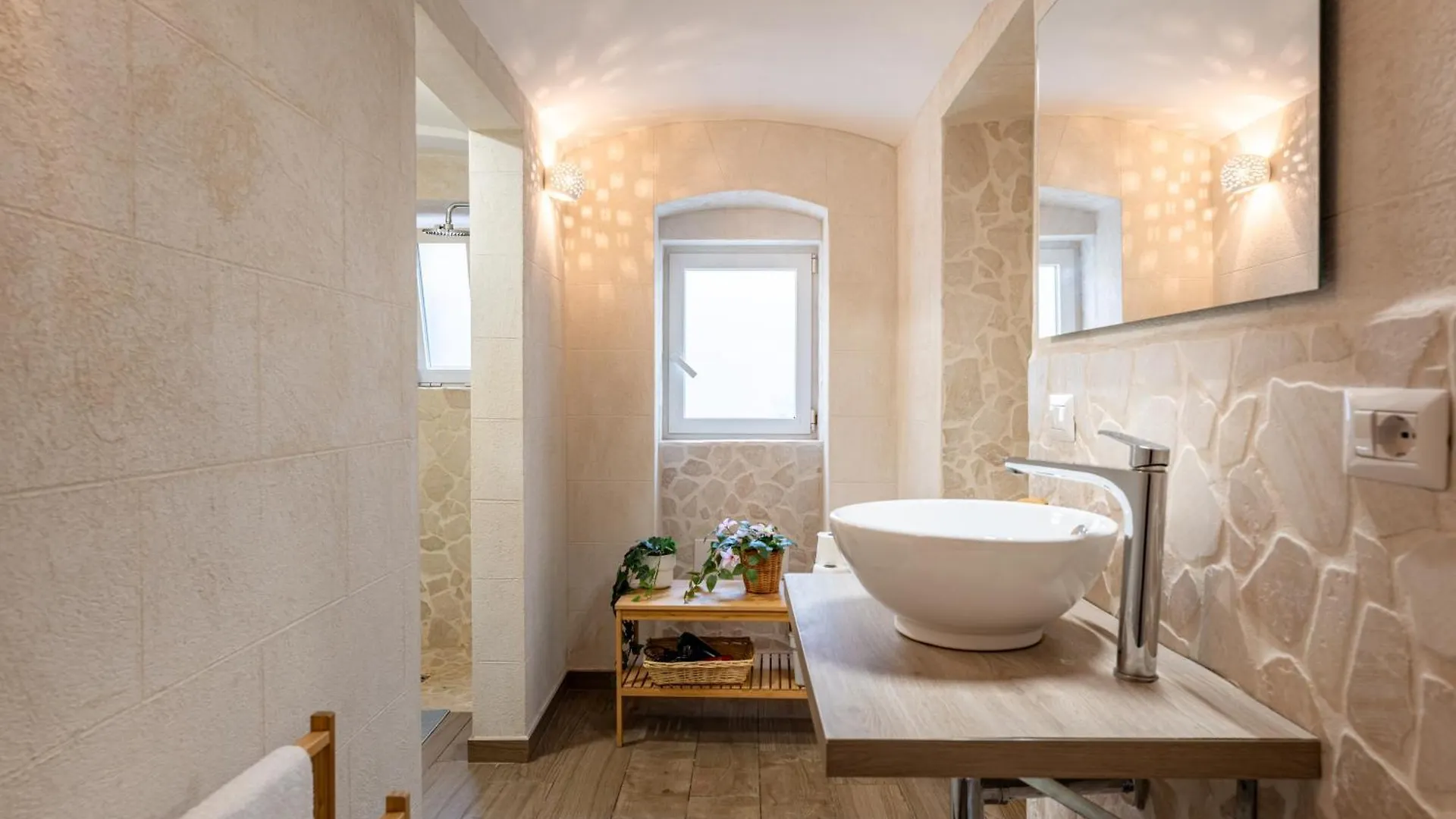 Modern Stone Apartment In The Heart Of Bari