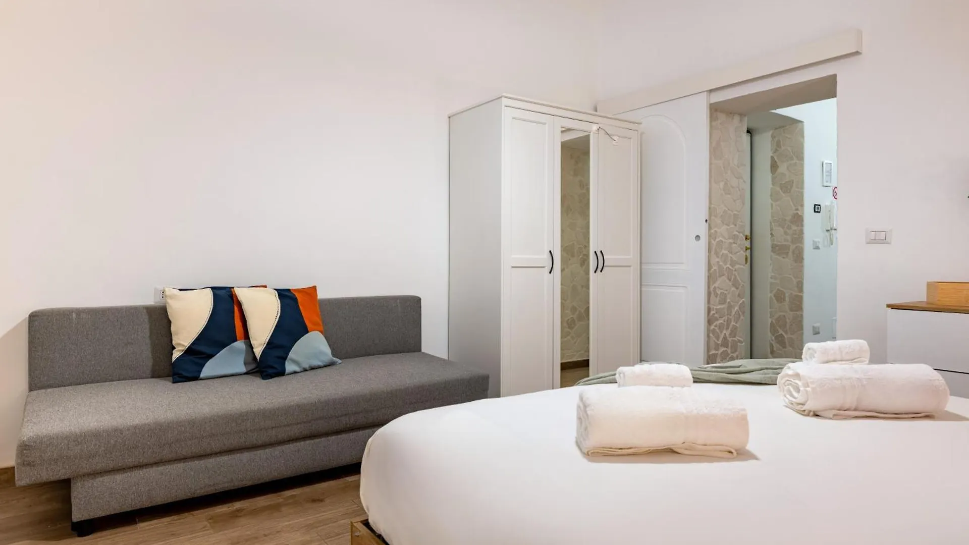Modern Stone Apartment In The Heart Of Bari